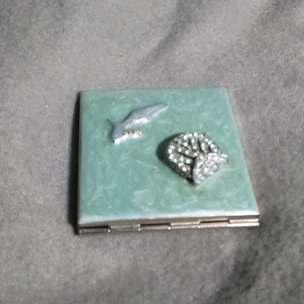 Compact makeup mirror - Picture 4 of 6